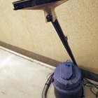 Vacuums That Use Water & Not a Filter or Bag