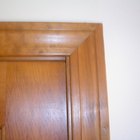 Cómo quitar un marco de puerta
