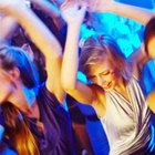 ¿Qué deben usar las mujeres para ir a bailar a un club?