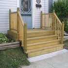Cómo construir un porche de cuatro escalones para una casa móvil