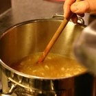 Cómo espesar sopa con harina