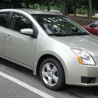 Como substituir uma lâmpada de freio em um Nissan Sentra 2007