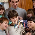 Cómo recitar las tres bendiciones de Hanukkah