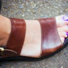 Como lacear sandálias de couro