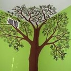 Cómo pintar un árbol en una pared