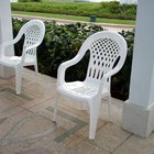 Cómo limpiar sillas de plástico blancas de jardín