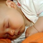 Cómo poner a dormir a un recién nacido