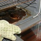 Como limpar comida queimada de um forno