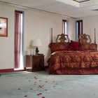 Cómo decorar de forma romántica la habitación de un hotel