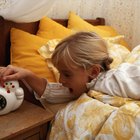 Cómo despertar a niños que no desean levantarse de la cama