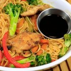 Cómo hacer fideos Lo Mein