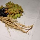 O que significa o trigo com uvas em um arranjo floral