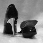 Cómo reparar el tacón de un zapato de mujer