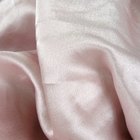 Cómo quitar las manchas de transpiración de una blusa de seda