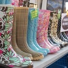 Cómo llevar botas de agua de mujer