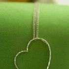 Cómo hacer mis propios exhibidores de collares para espacios pequeños
