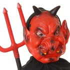 Cómo pintar tu cara para un disfraz de diablo
