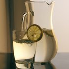 ¿Cuánta agua debes beber al amamantar?