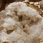 Quais as diferenças entre quartzo e cristais de rocha?