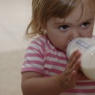 ¿Cuándo puedo comenzar a alimentar a mi bebé con leche entera?