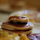 Pancake with caramelized bananas, nuts and honey