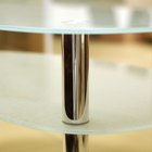 Como impedir que o tampo de vidro de uma mesa escorregue