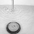 Como remover uma torneira emperrada em uma banheira antiga