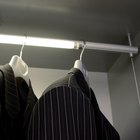Ideas para colgar ropa en un cuarto sin armario 