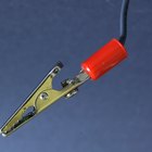 Como conectar fios com o conector garra jacaré