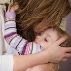 Como desmamar e acalmar uma criança que quer mamar para dormir?