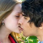 Cómo saber si una chica quiere besarte