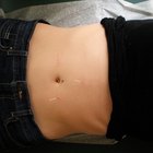 Tatuajes para mujeres que esconden estrías en el estómago