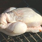 Como separar a coxa e a sobrecoxa de um frango inteiro