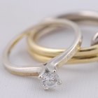 Normas de etiqueta para los anillos de compromiso y matrimonio