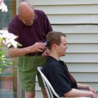 Instrucciones para cortarle el cabello a un hombre con  cortadoras de pelo electrónicasy escudos