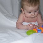¿Qué puede decirte el juego de un bebé sobre su desarrollo físico y cognitivo?