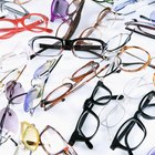 Cómo pegar los marcos de gafas de plástico