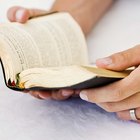 Como dourar as bordas das páginas da Bíblia