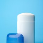 Como esvaziar e limpar o frasco de um desodorante roll-on