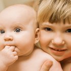 Cómo tratar los celos del primer hijo hacia un hermano recién nacido