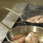 Cómo dorar pollo en una sartén sin salpicar