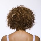 Cómo hacer que el cabello rizado se vuelva lacio sin usar alisador ni secador de cabello