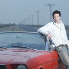 Como baixar a capota de um Mustang conversível