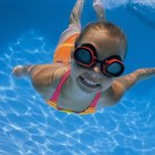 ¿Qué producto es bueno para quitar el color lechoso de una piscina de 18 pies (5,5 m)? 