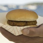 Cómo condimentar la carne picada para preparar unas hamburguesas sencillas