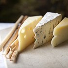 ¿De dónde viene el moho del queso?