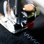 Cómo operar una máquina de coser Dressmaker