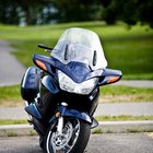 Como reparar arranhões em carenagens de motocicleta