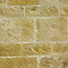¿Cuál es el nombre del material impermeabilizante utilizado para las paredes de bloques de cemento?