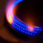 Cómo ajustar el quemador en un horno con gas propano